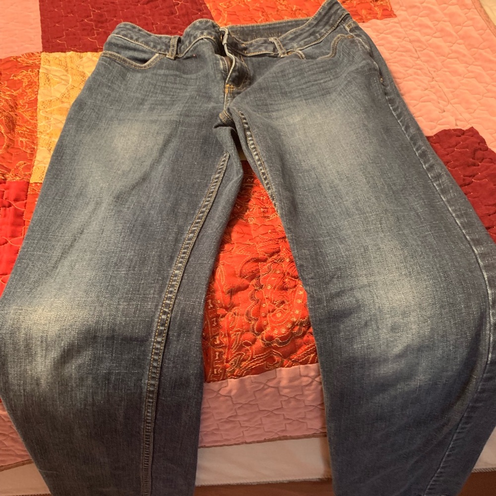 Women’s jeans. Not sure of the brand